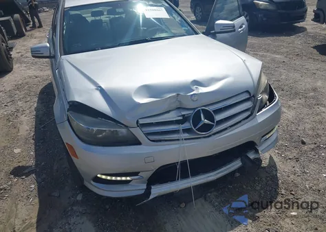 2011 Mercedes-Benz C 300 Luxury/Sport z USA, uszkodzony, nr VIN WDDGF5EB6BR134200